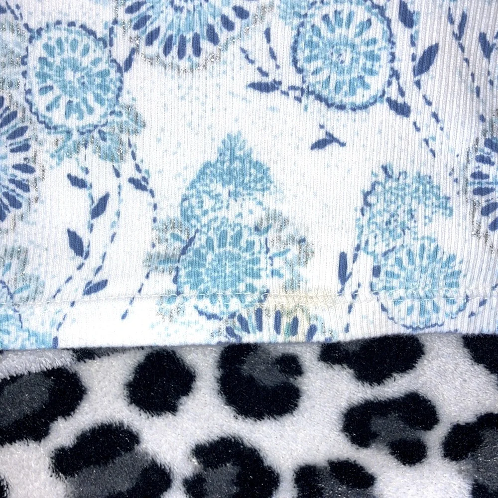 🌻5/$15🦩Cherokee blue floral tank. Size large - Picture 5 of 7